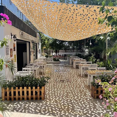 מלון Esmana ביטז