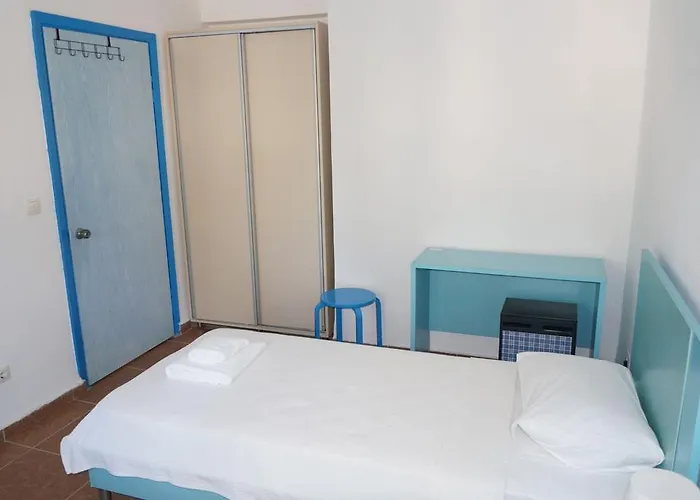 Отель Esmana Битез